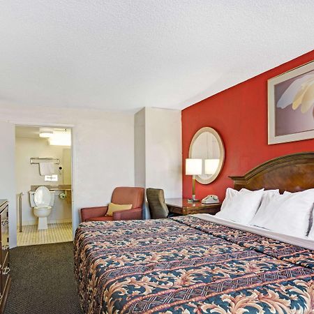 Days Inn By Wyndham Norfolk Military Circle Eksteriør bilde