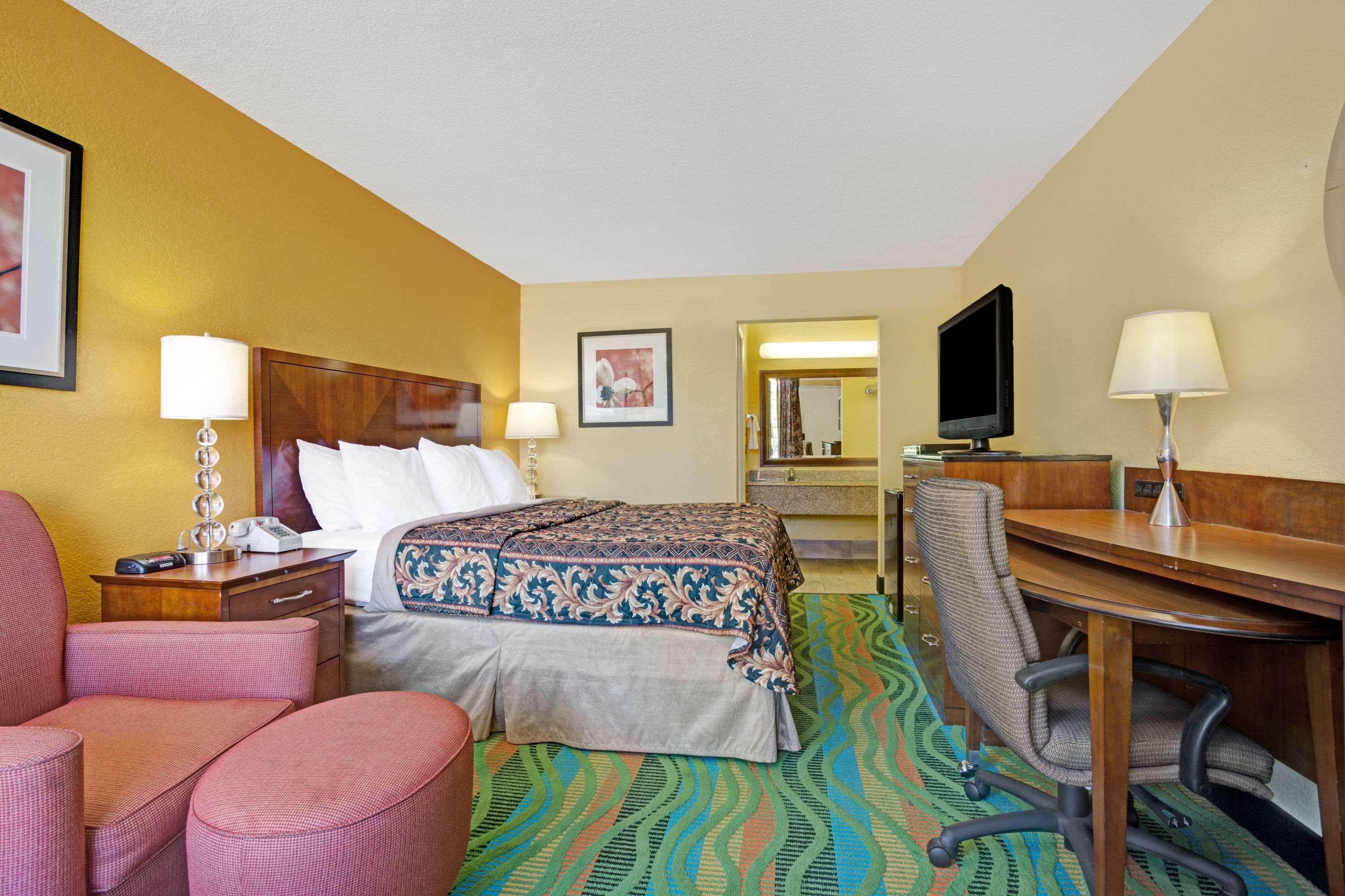 Days Inn By Wyndham Norfolk Military Circle Eksteriør bilde