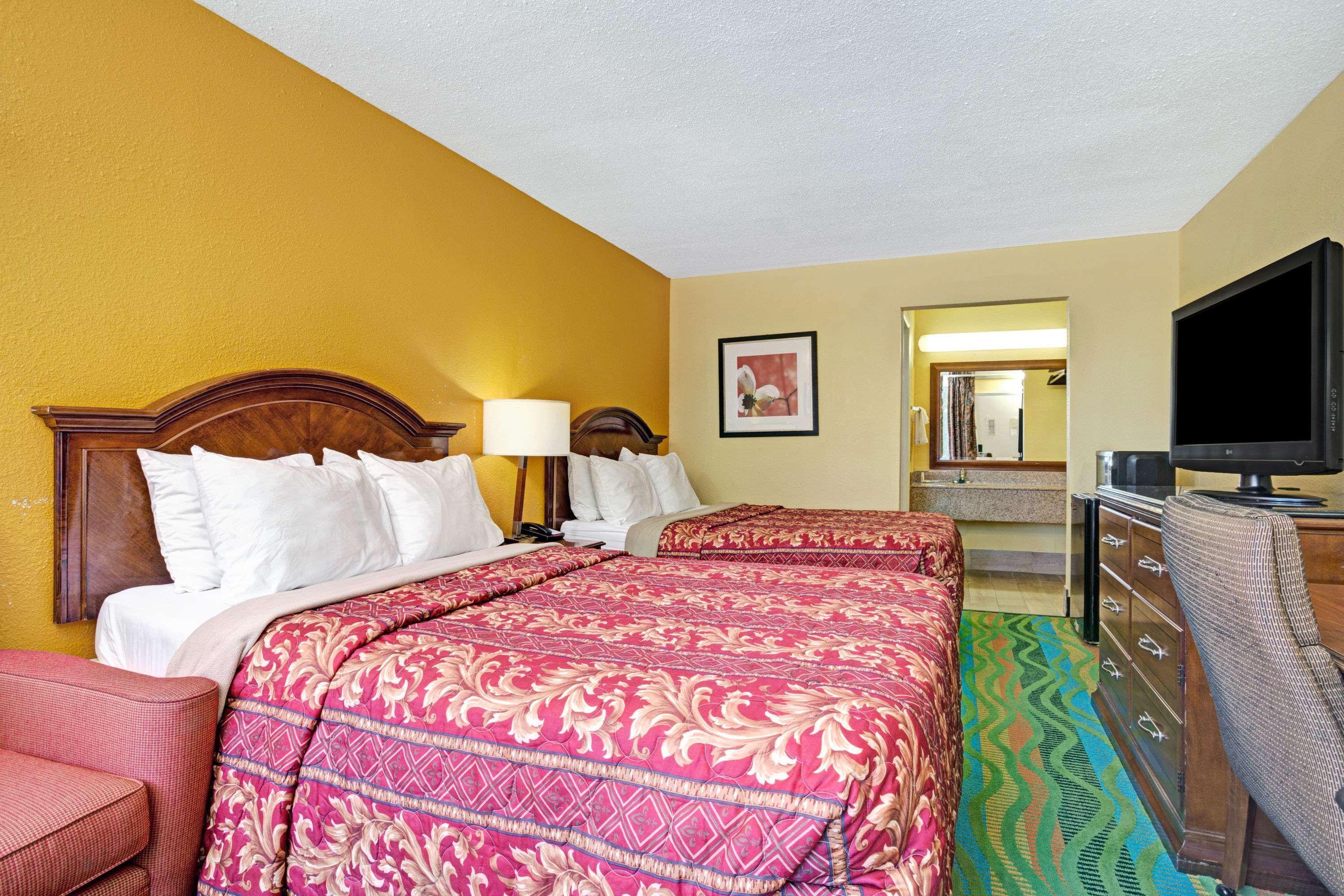 Days Inn By Wyndham Norfolk Military Circle Eksteriør bilde