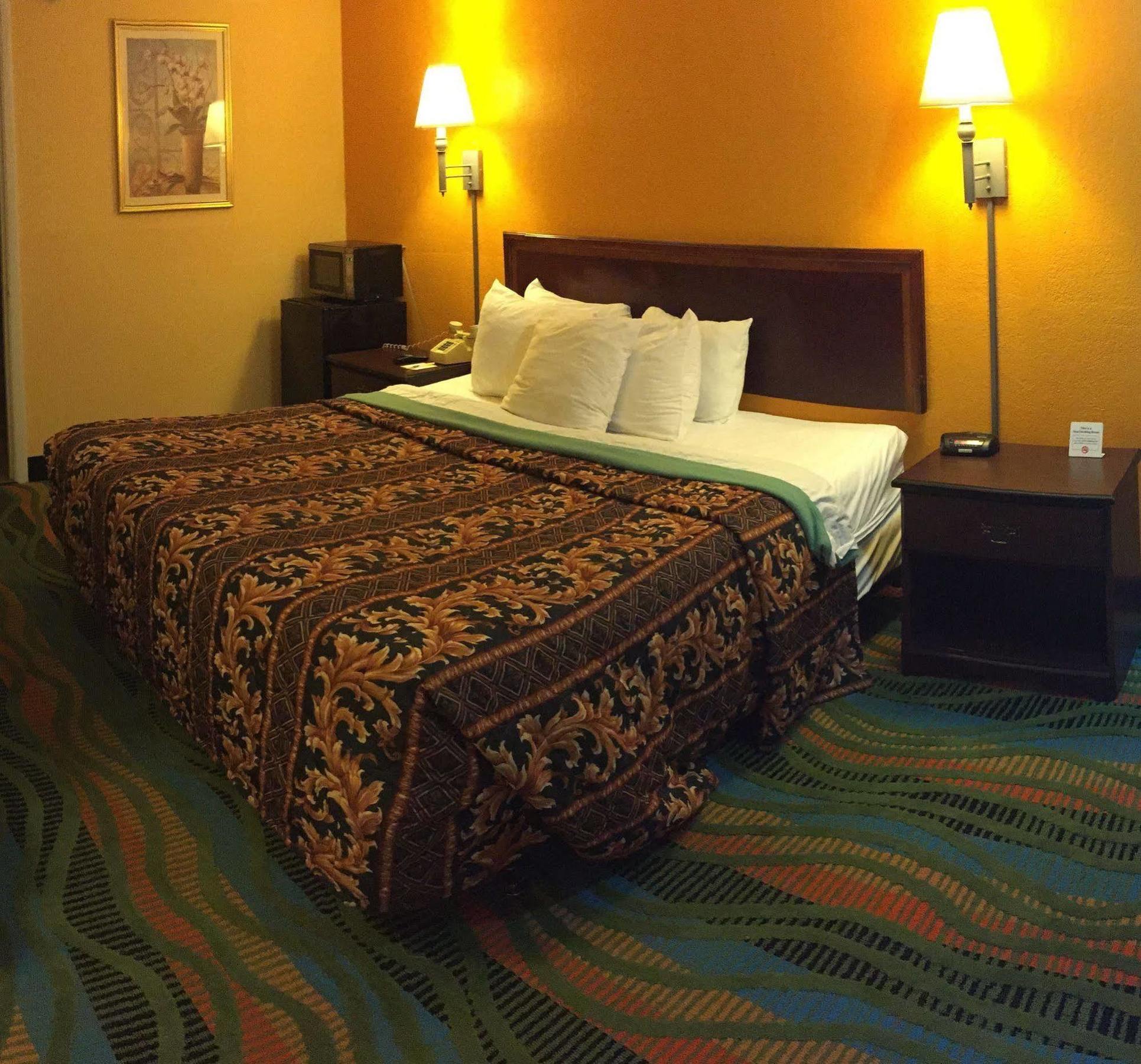 Days Inn By Wyndham Norfolk Military Circle Eksteriør bilde